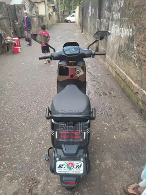 Revoo e-bike 2025