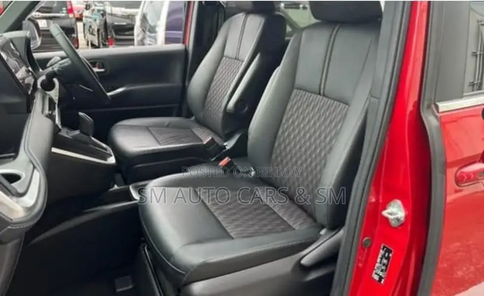 Toyota Noah Hybrid SZ Red New 2023