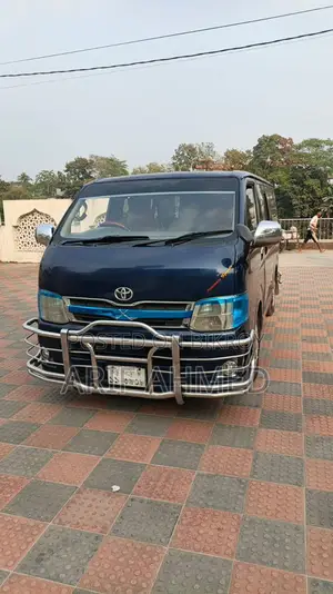 Toyota Hiace 2005