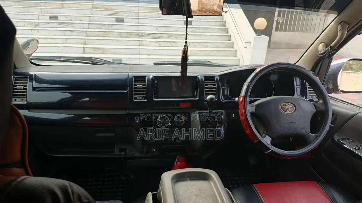 Toyota Hiace 2005