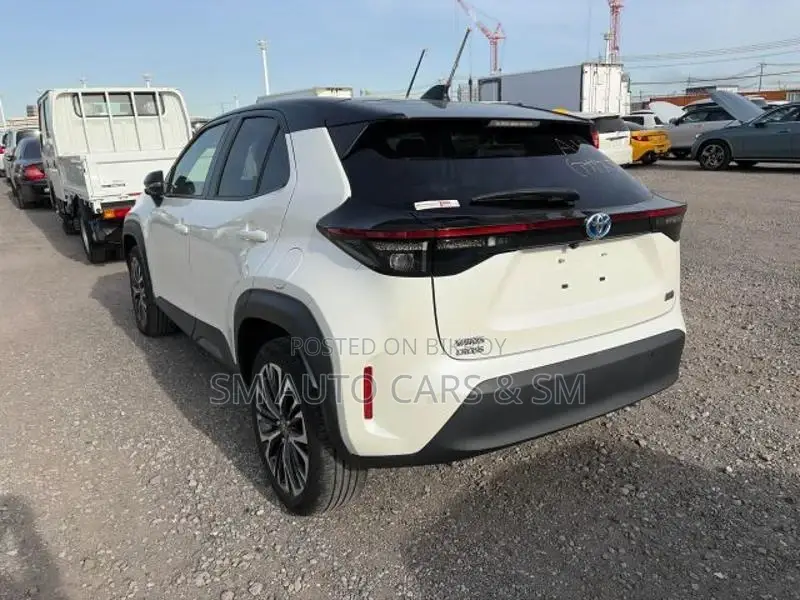 Toyota Yaris Cross Z Pearl & Black 2021