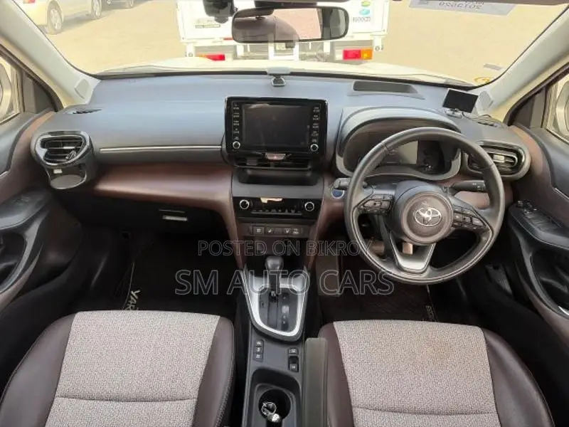 Toyota Yaris Cross Z Pearl & Black 2021