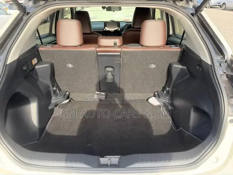 Toyota Yaris Cross Z Pearl & Black 2021