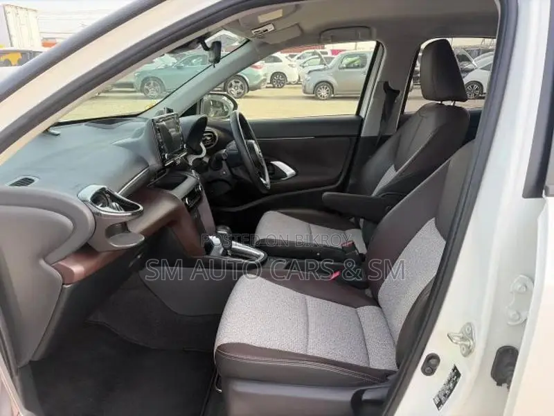 Toyota Yaris Cross Z Pearl & Black 2021