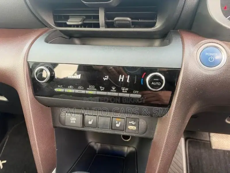 Toyota Yaris Cross Z Pearl & Black 2021
