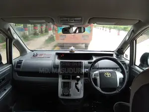 টয়োটা নোয়া ২০০৯