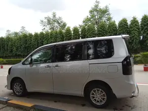 টয়োটা নোয়া ২০০৯