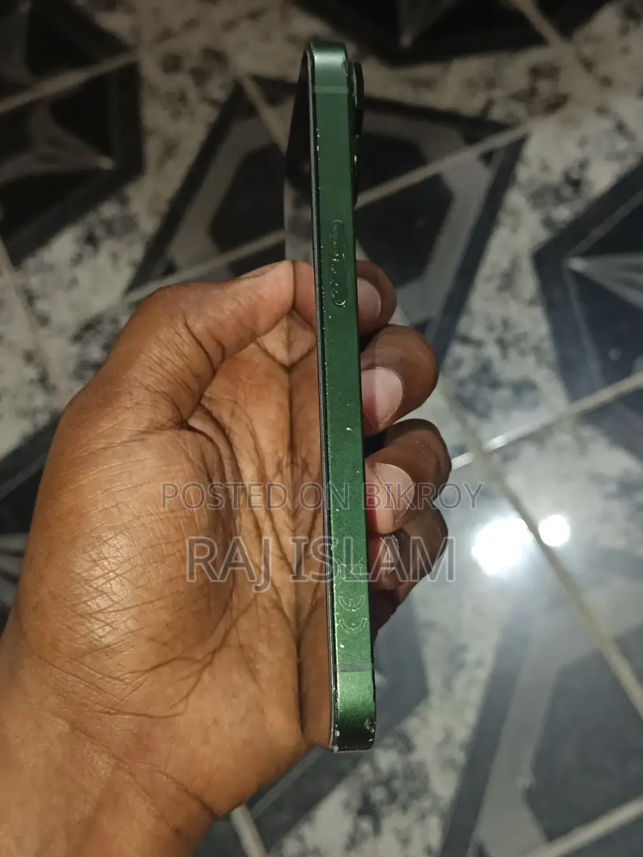Apple iPhone 13 (Used)