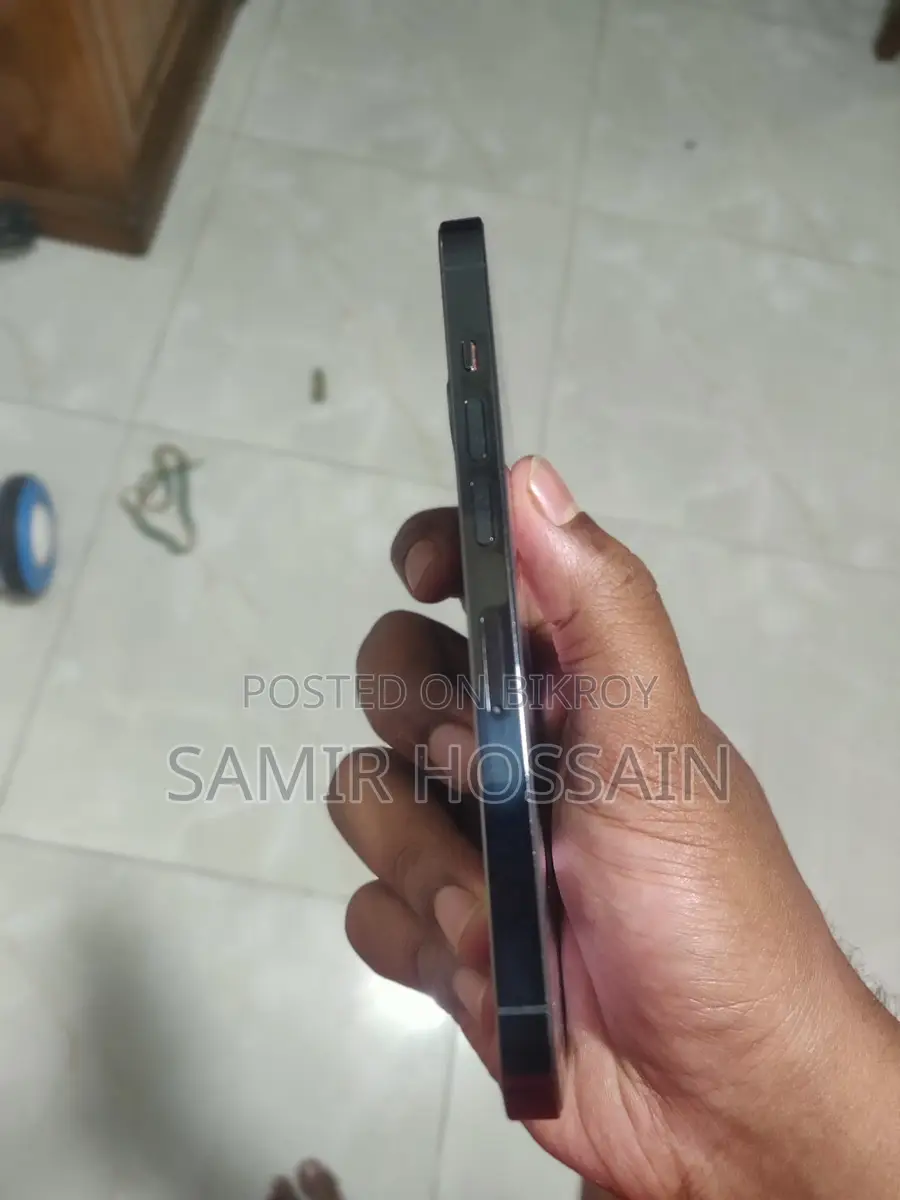 Apple iPhone 13 . (Used)