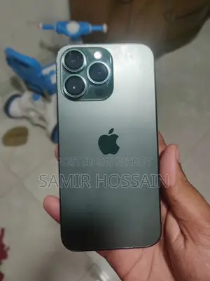 Apple iPhone 13 . (Used)