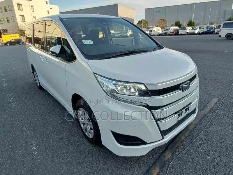 Toyota Noah X Non Hybrid Pearl 2020
