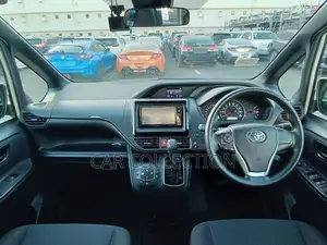 Toyota Noah X Non Hybrid Pearl 2020
