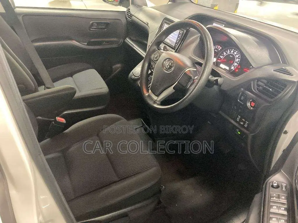 Toyota Noah X Non Hybrid Pearl 2020