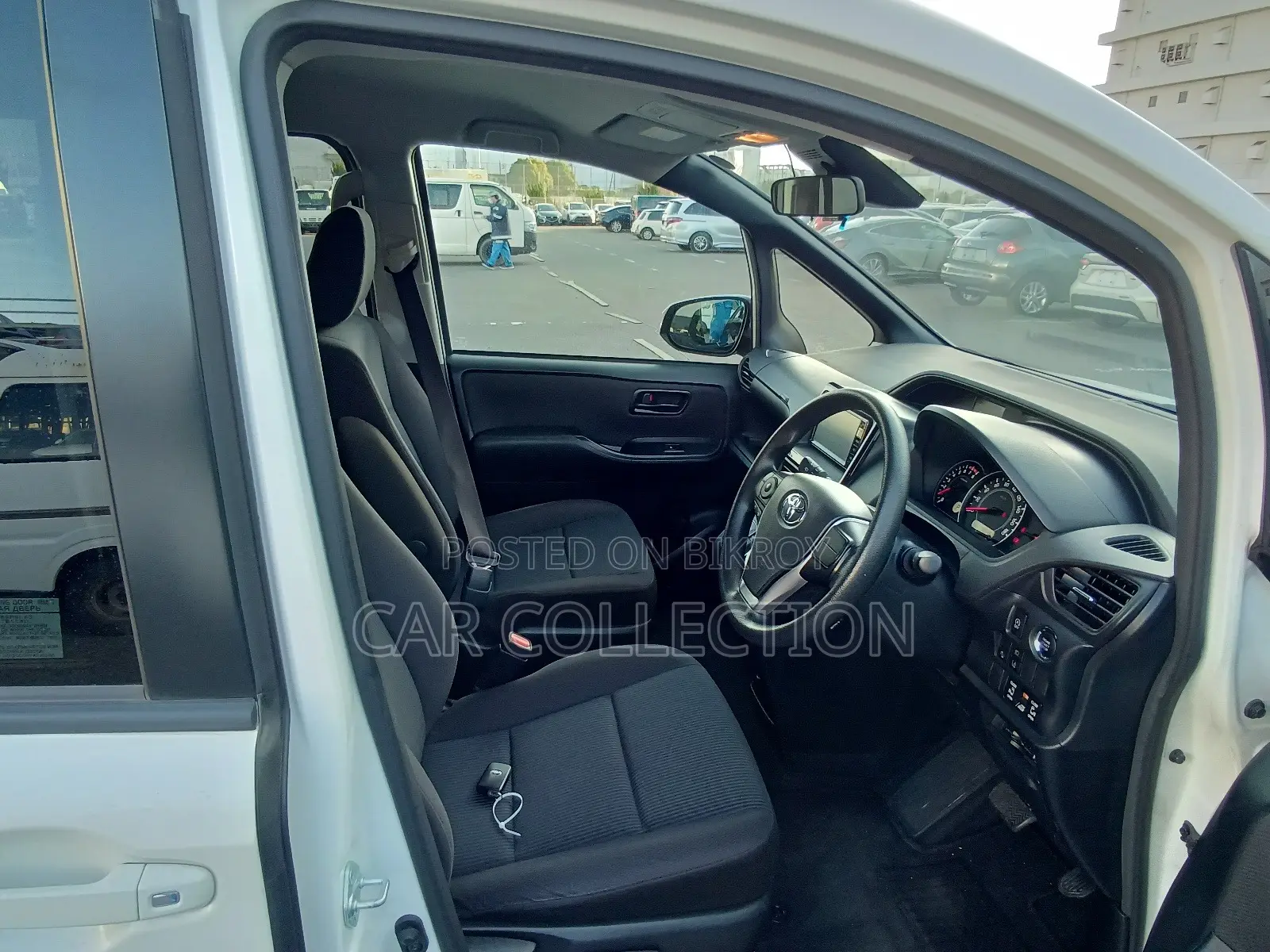 Toyota Noah X Non Hybrid Pearl 2020