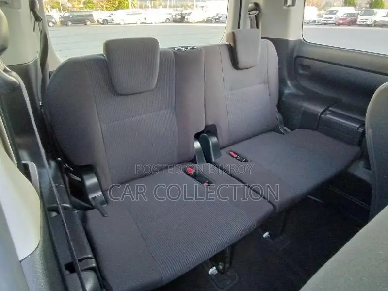 Toyota Noah X Non Hybrid Pearl 2020