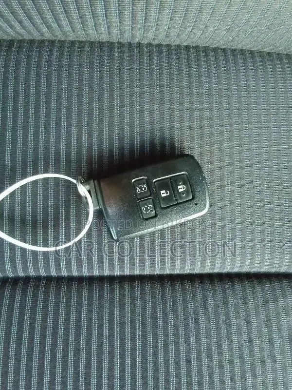 Toyota Noah X Non Hybrid Pearl 2020