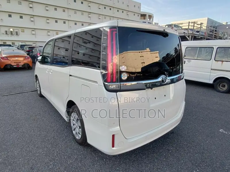 Toyota Noah X Non Hybrid Pearl 2020
