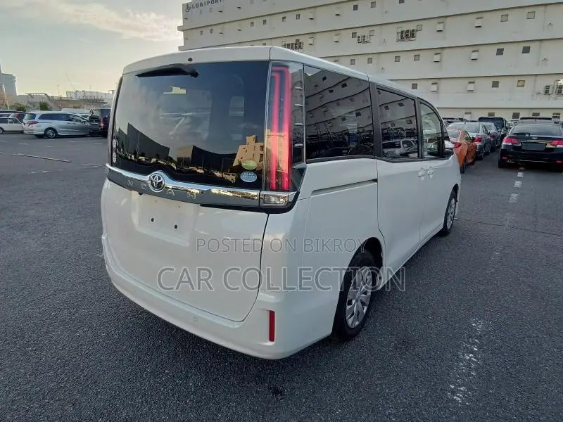 Toyota Noah X Non Hybrid Pearl 2020