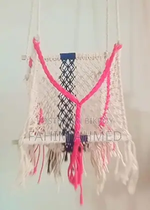 বাচ্চাদের দোলনা