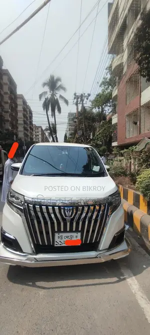 Toyota Esquire hybrid 2018