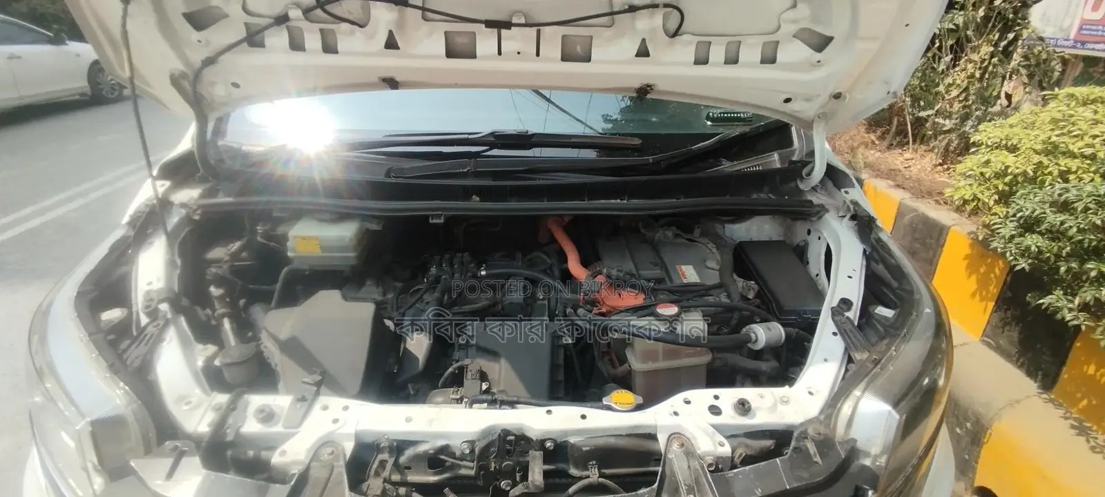 Toyota Esquire hybrid 2018