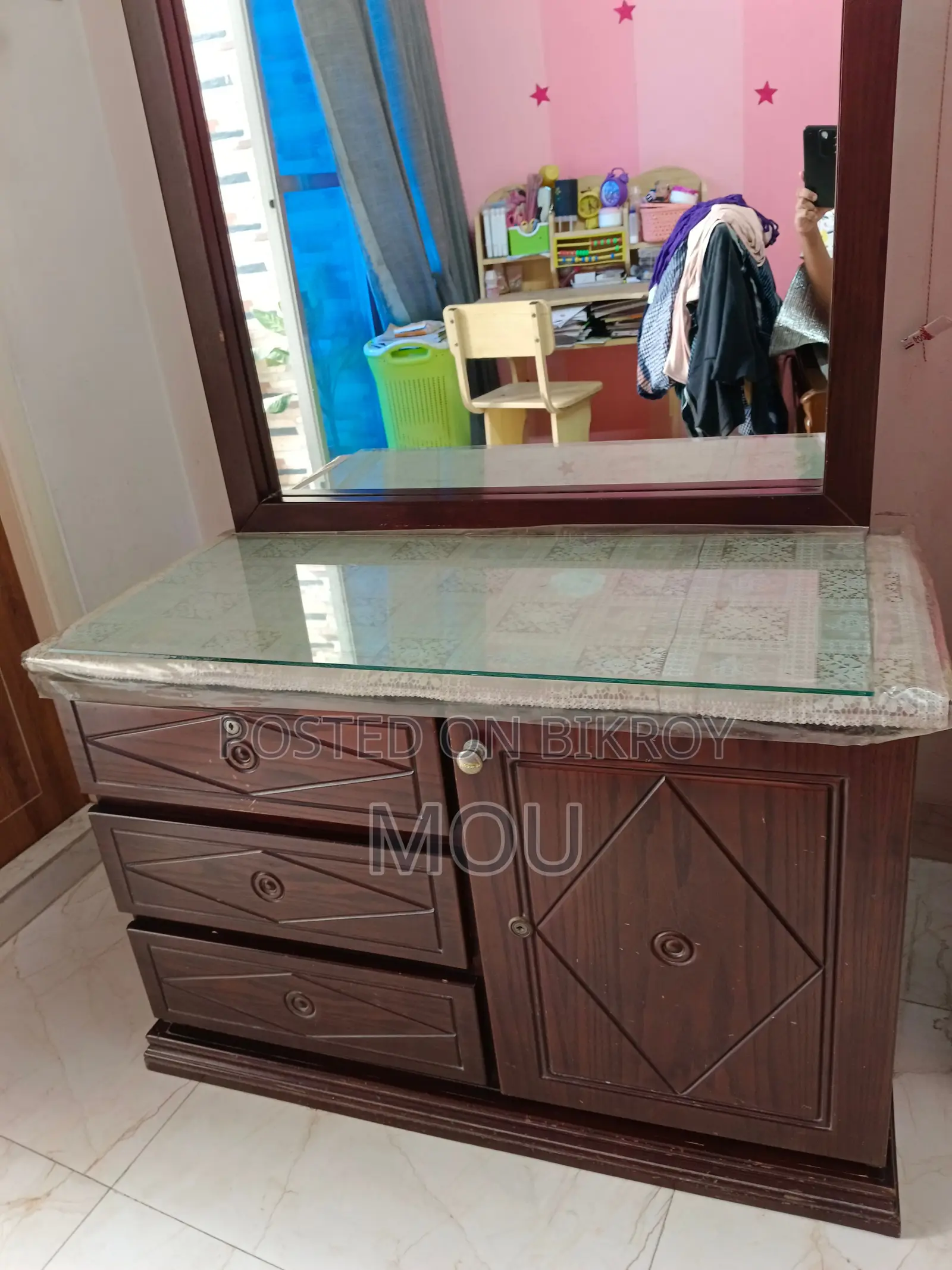 Dressing Table with Seater