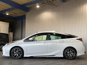 Toyota Prius S SAFETY PLUS II 2021 White