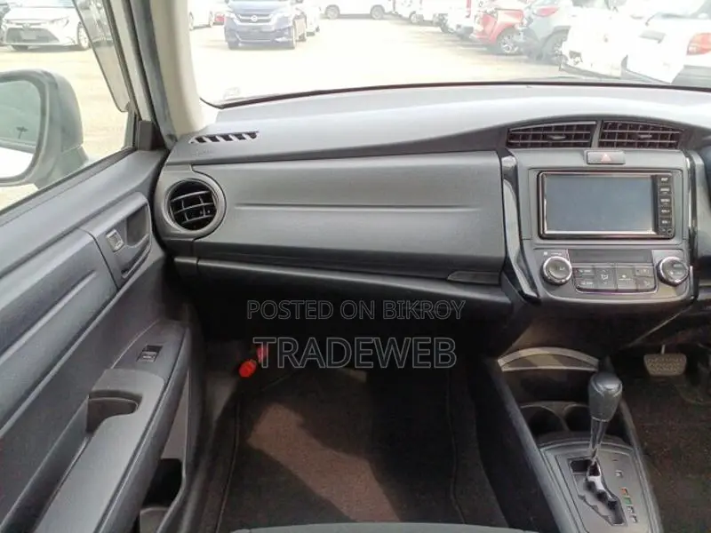 Toyota Axio Ex Package HYBRID 20 2020