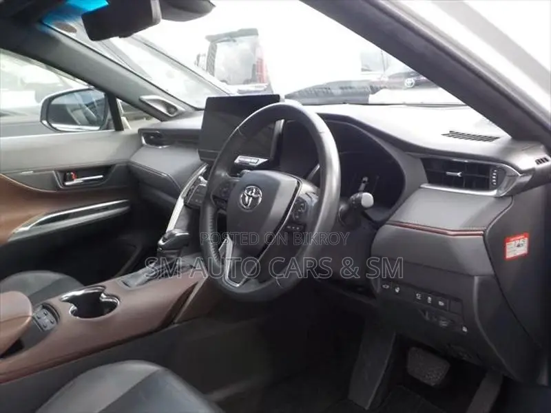 Toyota Harrier Non Hybrid Z Pearl 2023