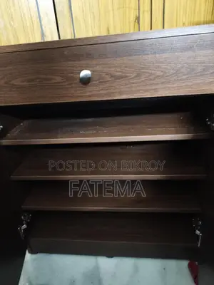 Used for 1 Month... Absolutely Fresh... Selling because I need a bigger show rack