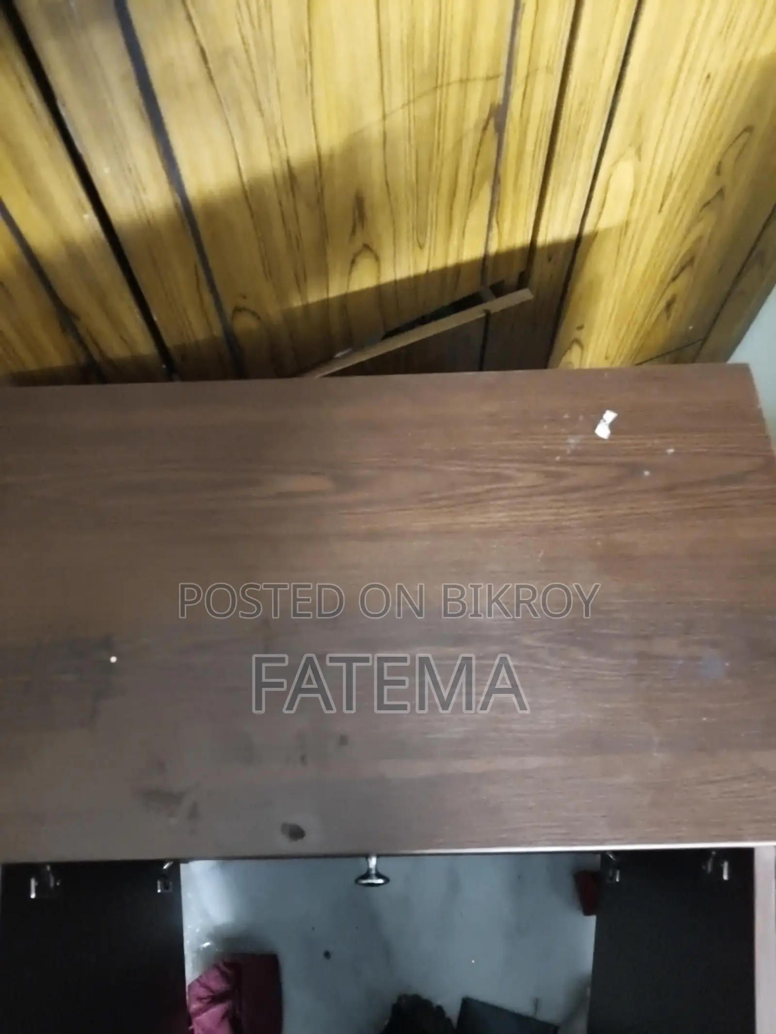 Used for 1 Month... Absolutely Fresh... Selling because I need a bigger show rack