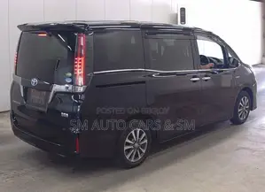 Toyota Esquire Hybrid Gi Premium 2020
