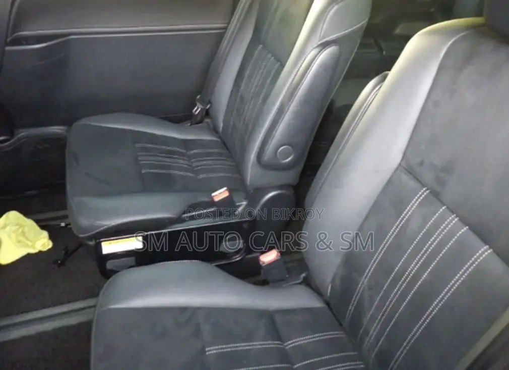 Toyota Esquire Hybrid Gi Premium 2020