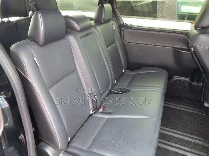 Toyota Esquire Petrol Gi Mica Blue 2020
