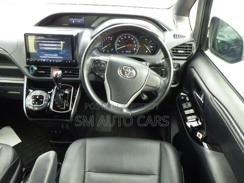 Toyota Esquire Petrol Gi Mica Blue 2020