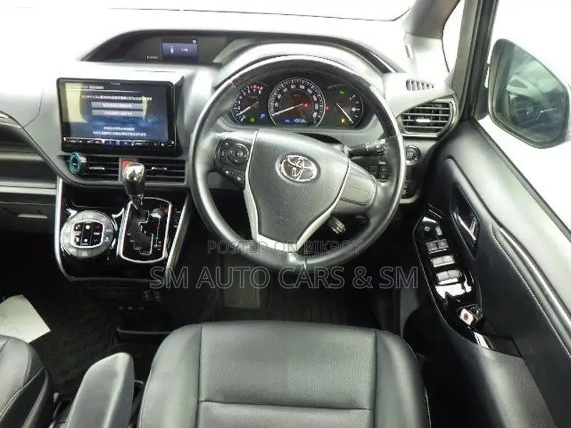 Toyota Esquire Petrol Gi Mica Blue 2020