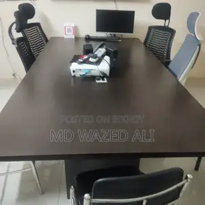 কনফারেন্স টেবিল
