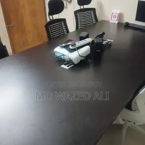 কনফারেন্স টেবিল
