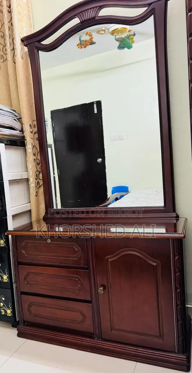 AKHTAR Furniture Dressing Table Used