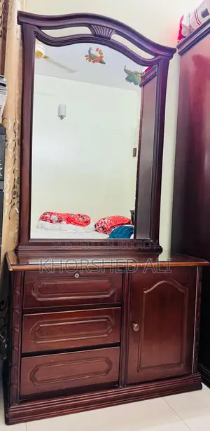 AKHTAR Furniture Dressing Table Used