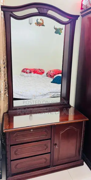 AKHTAR Furniture Dressing Table Used