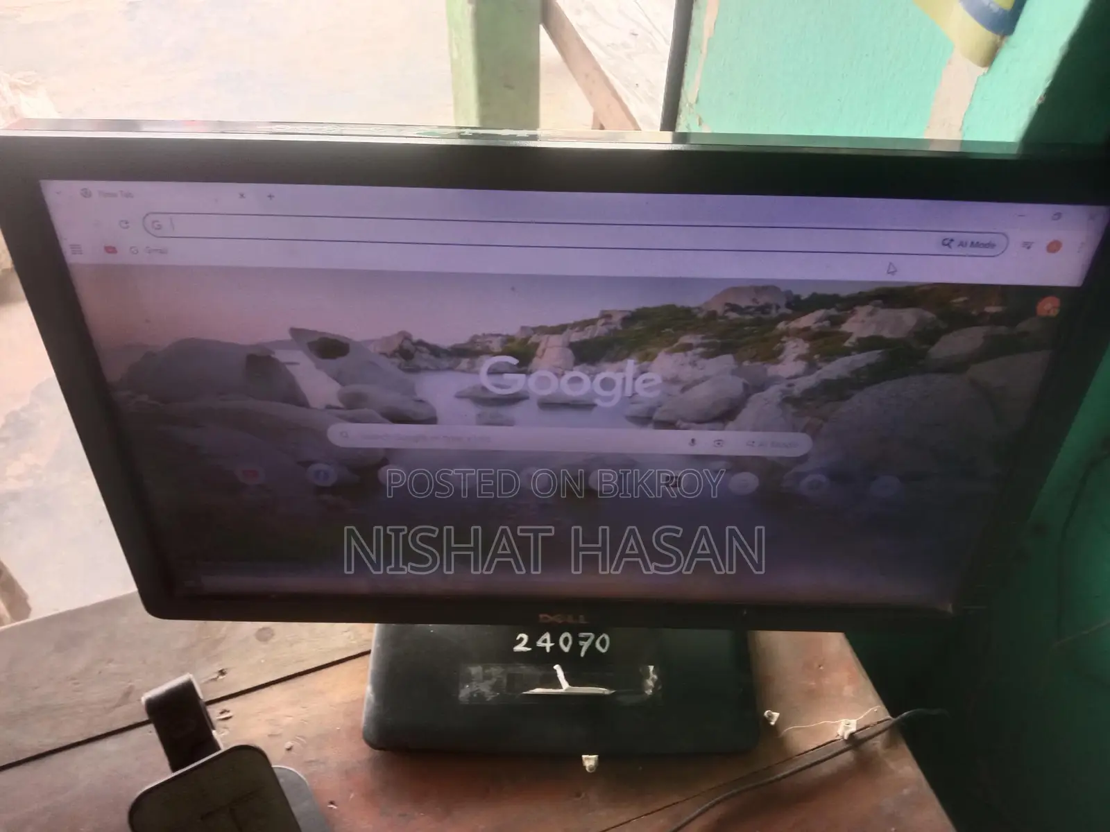 Monitor for sale, no issues except for a green line, otherwise fresh