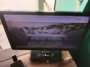 Monitor for sale, no issues except for a green line, otherwise fresh