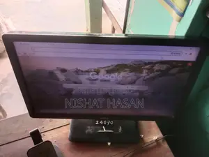 Monitor for sale, no issues except for a green line, otherwise fresh