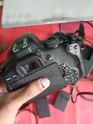 Canon 750D with 50mm STM prime lens 2 batteries and charger