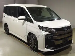 Toyota Noah SZ HYB 4 POINT 2022