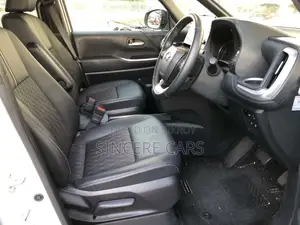 Toyota Noah SZ HYB 4 POINT 2022