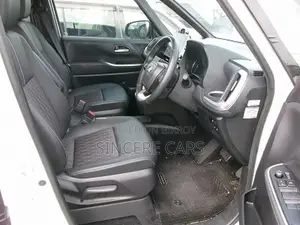 Toyota Noah SZ HYB 4 POINT 2022