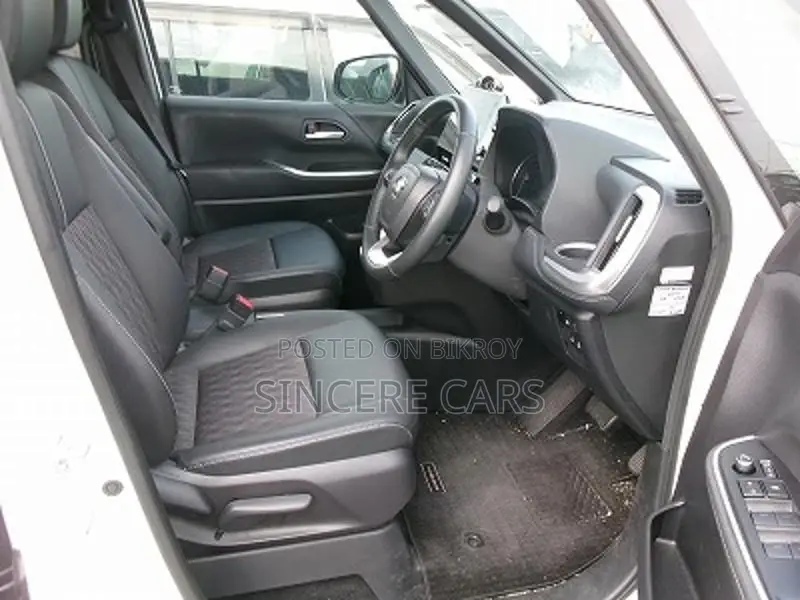 Toyota Noah SZ HYB 4 POINT 2022