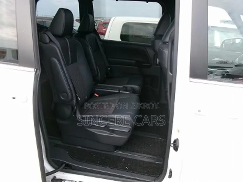 Toyota Noah SZ HYB 4 POINT 2022